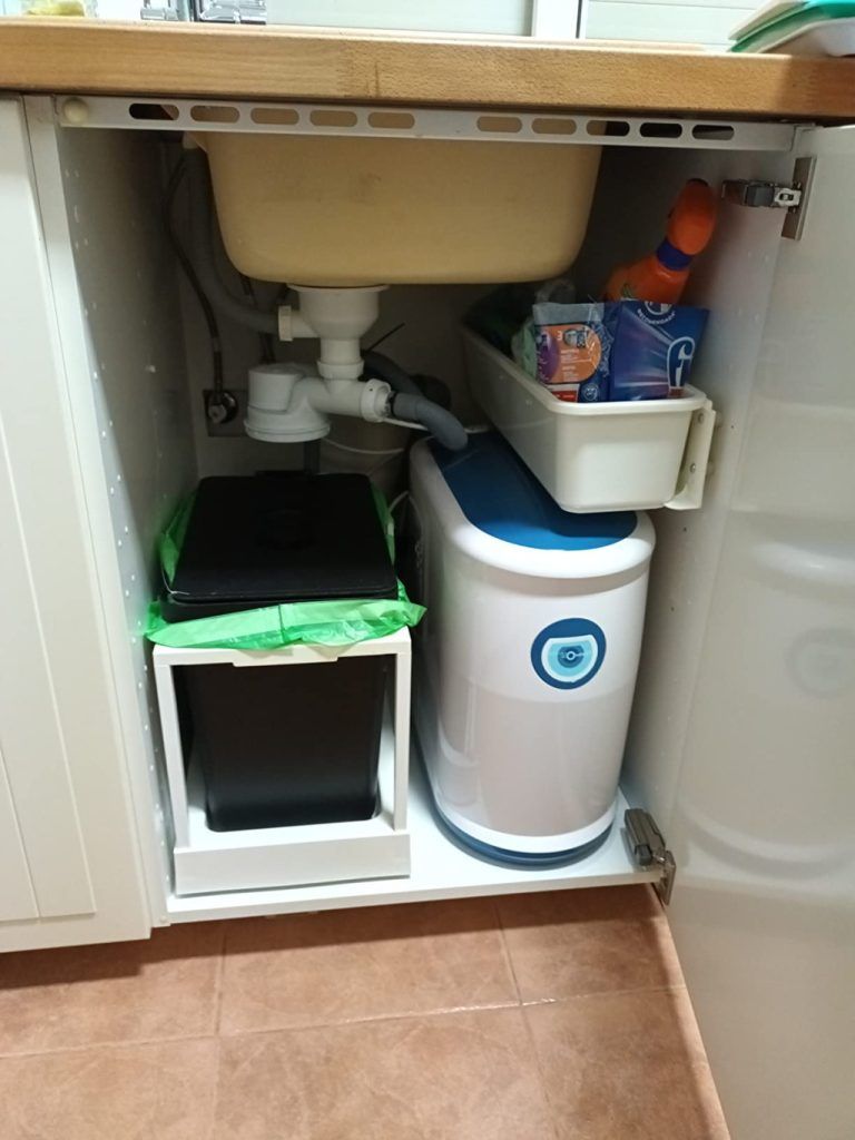 ATH Genius Compact con bomba instalado bajo fregadero