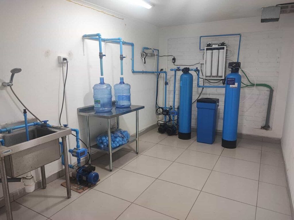 Instalación de sistema de osmosis inversa semi industrial